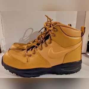 Nike Manoa Leather Hiking Boots Wheat Black BQ5372-700 Youth 6